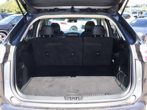 Used 2019 Ford Edge SE image 16