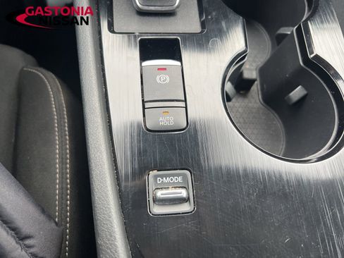 Used 2024 Nissan Rogue S image 41