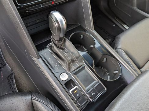 Certified 2023 Volkswagen Atlas Cross Sport SE w/ Panoramic Sunroof Package image 25