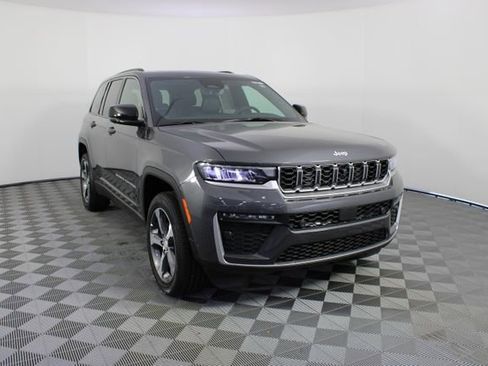 New 2026 Jeep Grand Cherokee Limited w/ Luxury Tech Group II AWD/4WD image 31