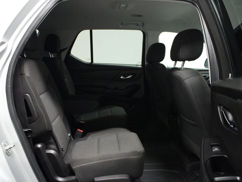 Used 2020 Chevrolet Traverse LT FWD image 16