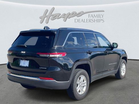 Used 2022 Jeep Grand Cherokee Laredo w/ Luxury Tech Group I AWD/4WD image 3