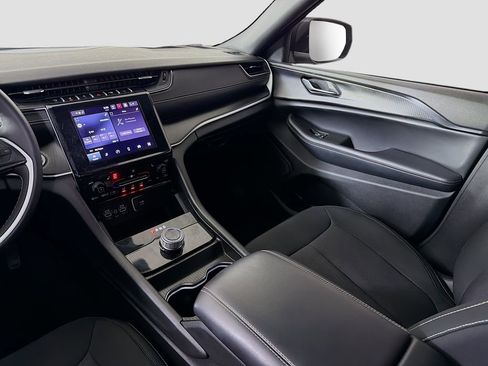 Used 2024 Jeep Grand Cherokee Laredo w/ Luxury Tech Group I image 25