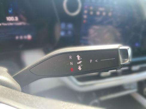 Used 2025 Chevrolet Equinox EV LT image 23