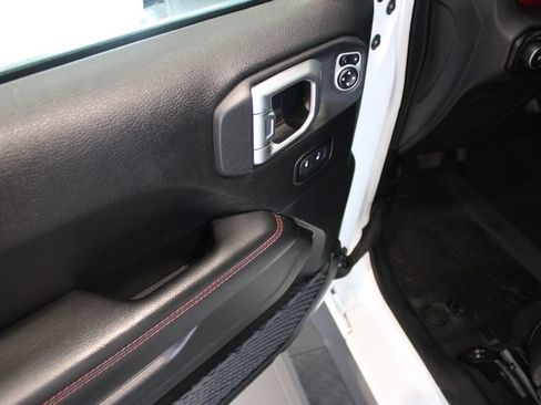 Used 2019 Jeep Wrangler Unlimited Rubicon AWD/4WD image 32