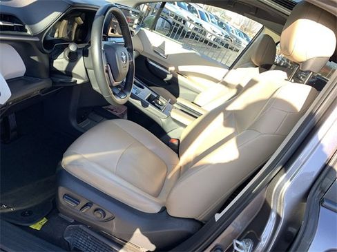 Used 2021 Toyota Sienna XLE image 18