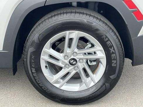 Certified 2025 Hyundai Tucson SE FWD image 12