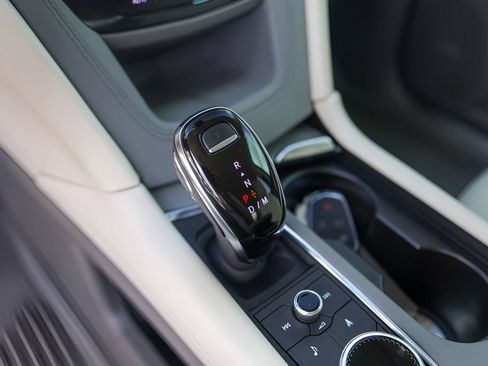 Used 2020 Cadillac XT5 Premium Luxury FWD image 16