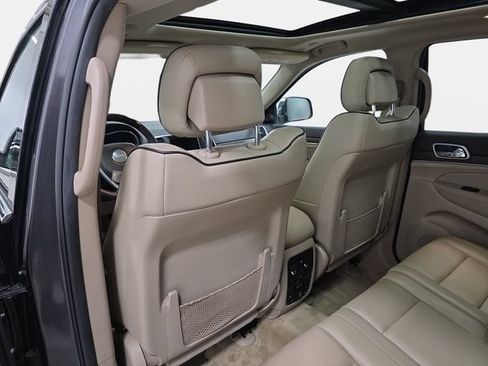 Used 2018 Jeep Grand Cherokee Overland AWD/4WD image 12