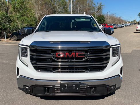 Used 2025 GMC Sierra 1500 SLT image 3