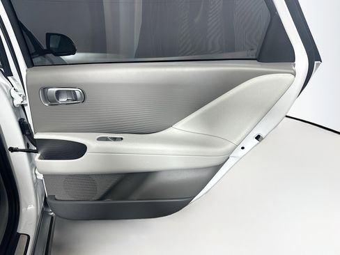 Used 2023 Hyundai Ioniq 6 Limited image 31