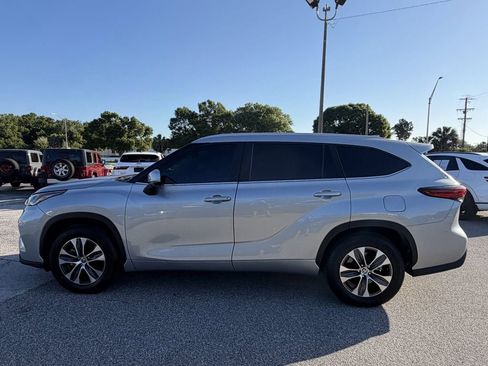 Used 2023 Toyota Highlander XLE FWD image 8