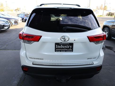 Used 2019 Toyota Highlander XLE image 5