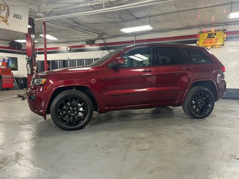 Used 2021 Jeep Grand Cherokee Laredo X image 4