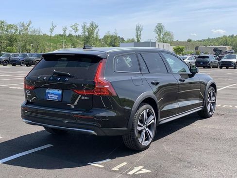 New 2025 Volvo V60 B5 Cross Country Plus w/ Protection Package Premier image 21