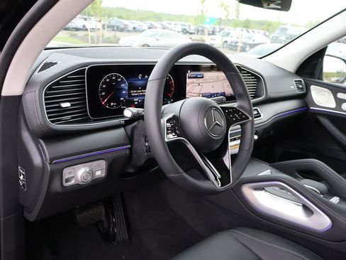 New 2026 Mercedes-Benz GLS 450 4MATIC image 17