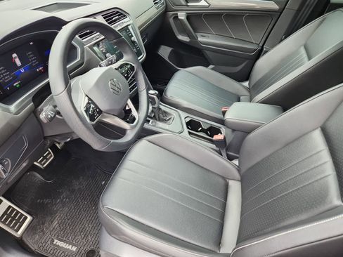 Used 2022 Volkswagen Tiguan SE R-Line FWD image 11