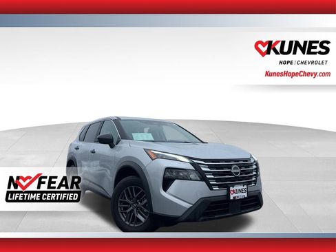 Used 2024 Nissan Rogue S image 1