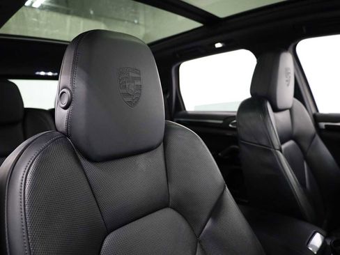 Used 2017 Porsche Cayenne image 22
