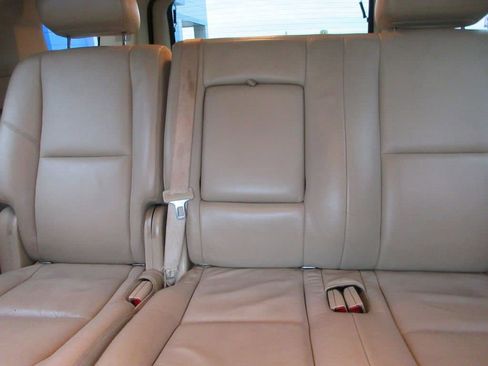 Used 2010 Cadillac Escalade Luxury AWD/4WD image 21