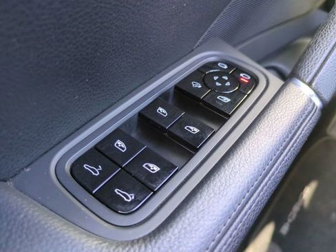 Used 2020 Porsche Cayenne image 29