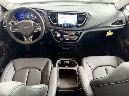New 2026 Chrysler Pacifica Select AWD/4WD image 25
