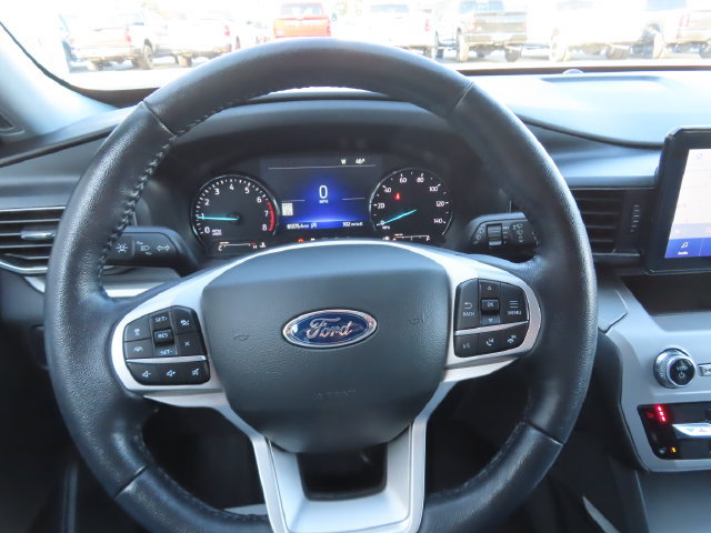 Used 2022 Ford Explorer XLT w/ Equipment Group 202A AWD/4WD image 34