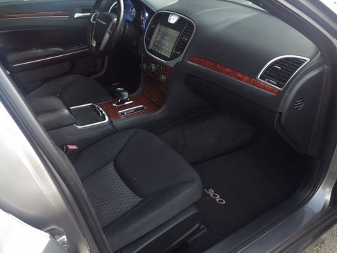 Used 2012 Chrysler 300 RWD image 16