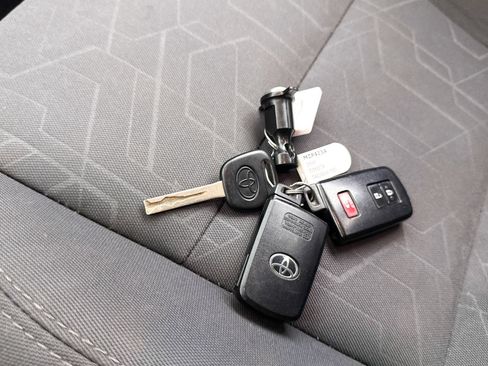 Used 2019 Toyota Tacoma TRD Off-Road AWD/4WD image 31