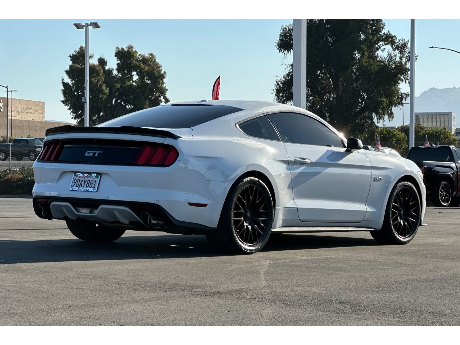 Used 2017 Ford Mustang GT Premium w/ GT Performance Package RWD image 4