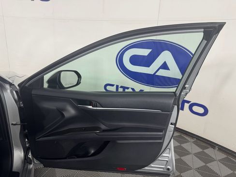 Used 2021 Toyota Camry LE image 40