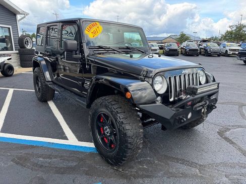 Used 2017 Jeep Wrangler Unlimited Sahara AWD/4WD image 7