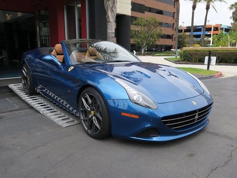 Used 2016 Ferrari California T RWD image 4