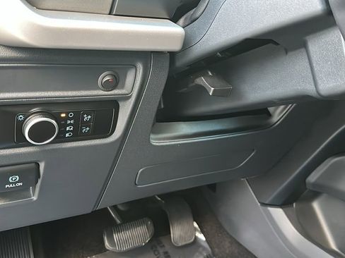 Used 2023 Ford Expedition XLT image 17