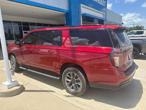 Used 2024 Chevrolet Suburban Z71 w/ Luxury Package AWD/4WD image 2