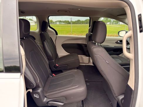 Used 2022 Chrysler Voyager LX FWD image 30
