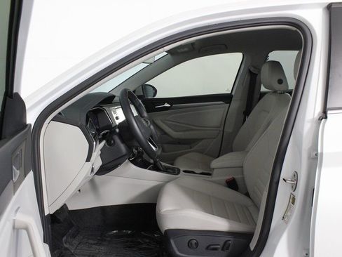 Used 2024 Volkswagen Jetta SE image 10