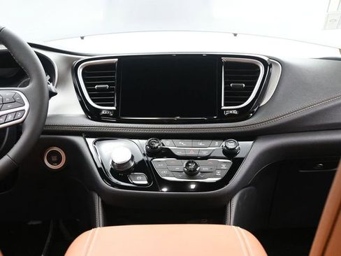 New 2026 Chrysler Pacifica Pinnacle AWD/4WD image 25