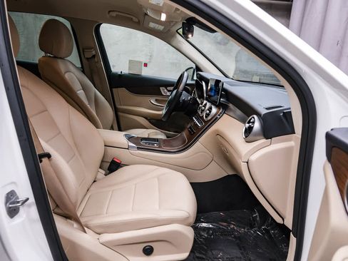 Used 2021 Mercedes-Benz GLC 300 image 17