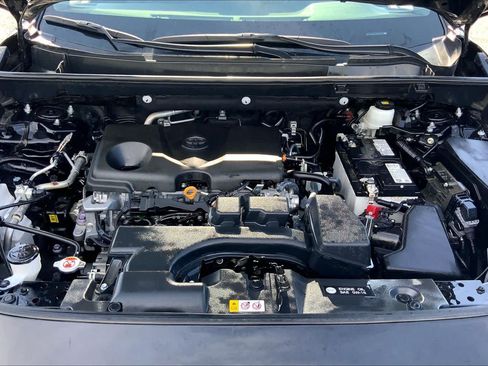 Used 2025 Toyota RAV4 XLE FWD image 31