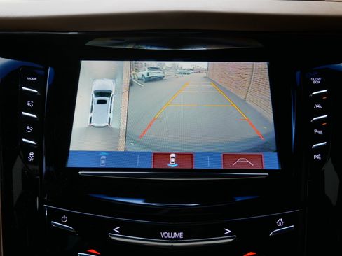 Used 2018 Cadillac Escalade Platinum image 18