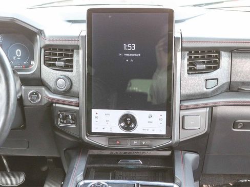 Used 2022 Ford Expedition Max Limited image 19