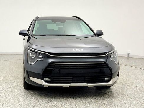 Used 2023 Kia Niro EX Touring image 2