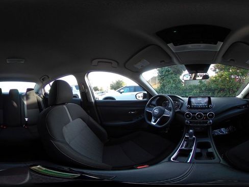 Used 2025 Nissan Sentra SV image 42