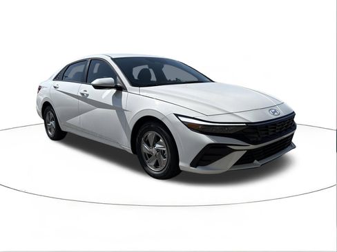 New 2026 Hyundai Elantra SE FWD image 1