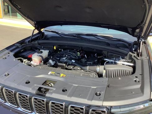 Used 2023 Jeep Grand Cherokee L Limited w/ Trailer Tow Group (B) AWD/4WD image 47