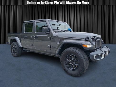 Used 2023 Jeep Gladiator Sport AWD/4WD image 1