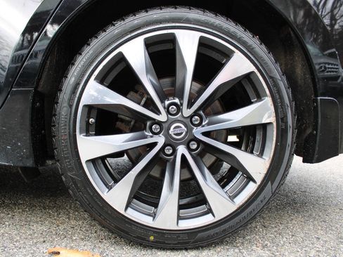 Used 2016 Nissan Maxima SR w/ Interior Lighting Package image 19