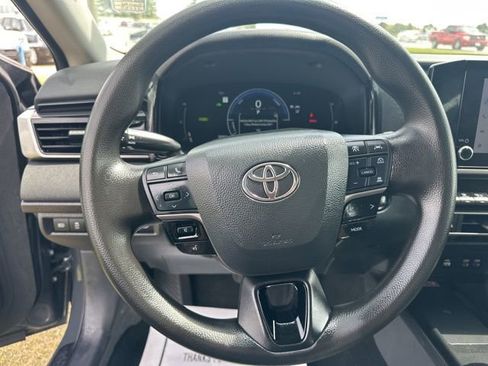Used 2025 Toyota Camry LE FWD image 13