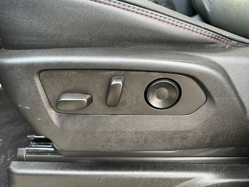 Used 2022 Chevrolet Suburban RST w/ Luxury Package image 21